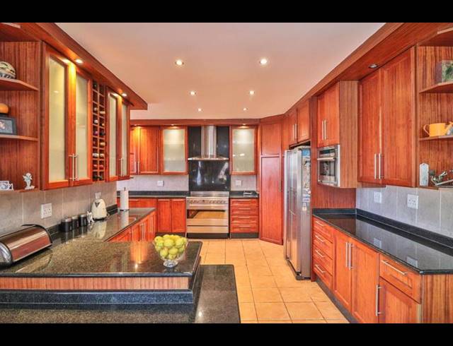 7 BEDROOM HOUSE FOR SALE IN GLENVISTA